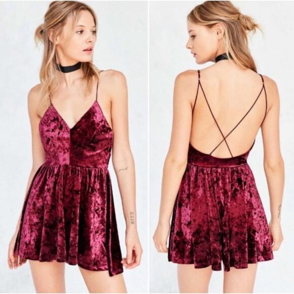 Silence & Noise Crushed Velvet Romper Burgundy Size Small - Picture 1 of 9